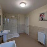 Orchard House - 4 Bed - * Scarborough