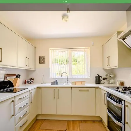 Orchard House - 4 Bed - * Scarborough