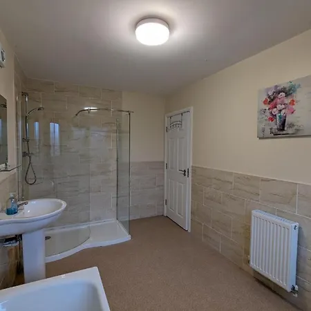 Orchard House - 4 Bed - * Scarborough