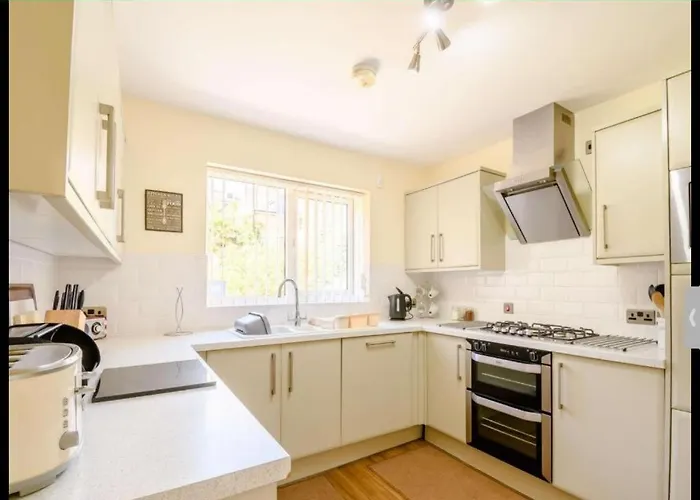 Orchard House - 4 Bed - * Scarborough