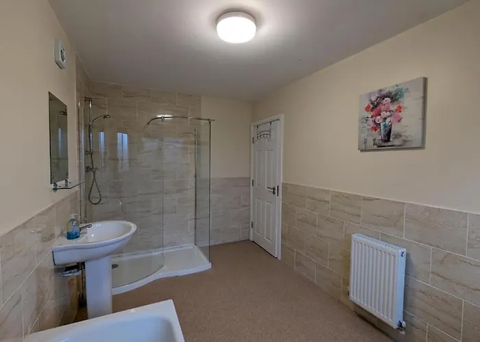 Orchard House - 4 Bed - * Scarborough